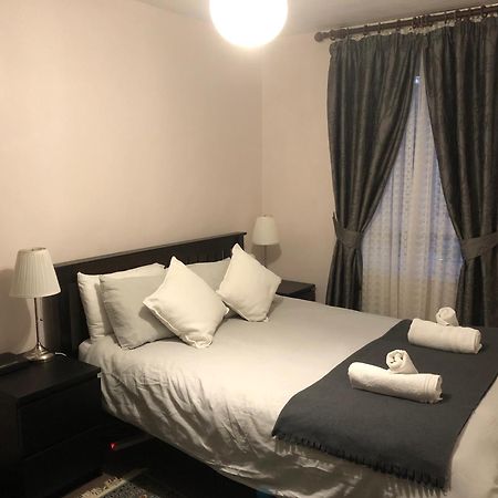 Lovely One-Bed Apartment To Rent In 런던 외부 사진